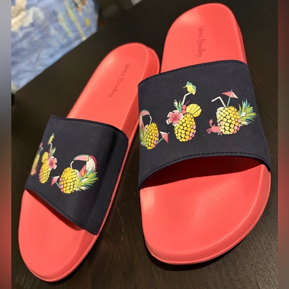Vera Bradley Shoes - NWOT Vera Bradley Navy and Coral Pineapple Toucan Slides Size 7-8